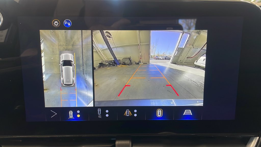 Used 2026 Chevrolet Equinox LT w/ Convenience Package II FWD image 12