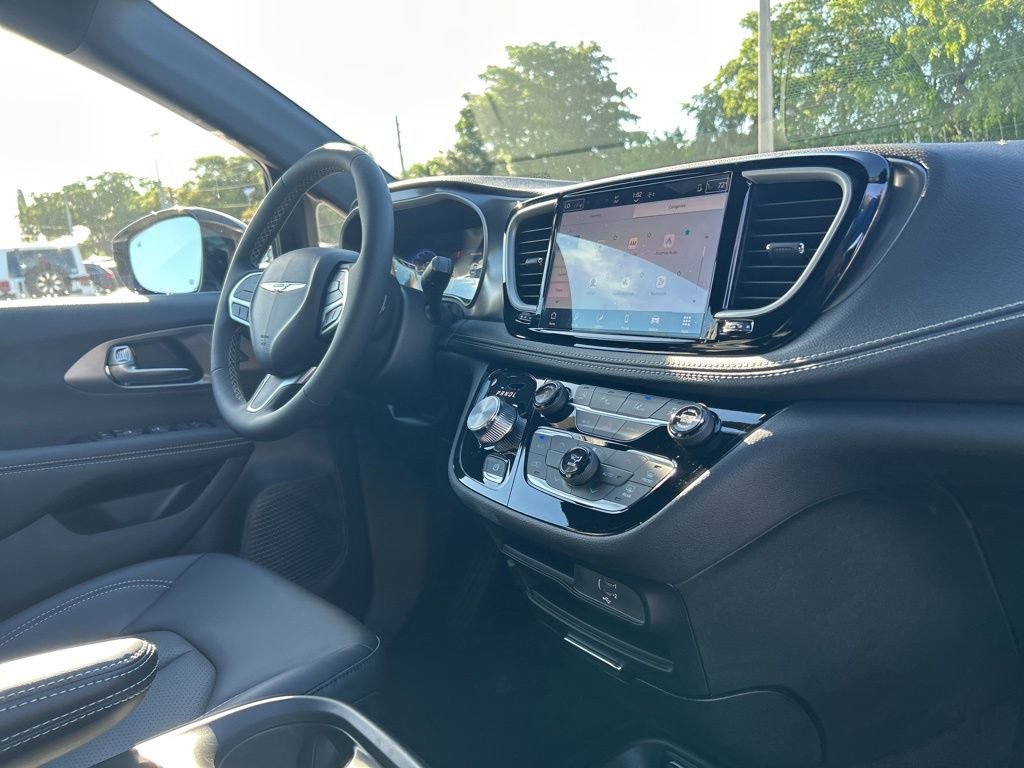 New 2026 Chrysler Pacifica Select image 24