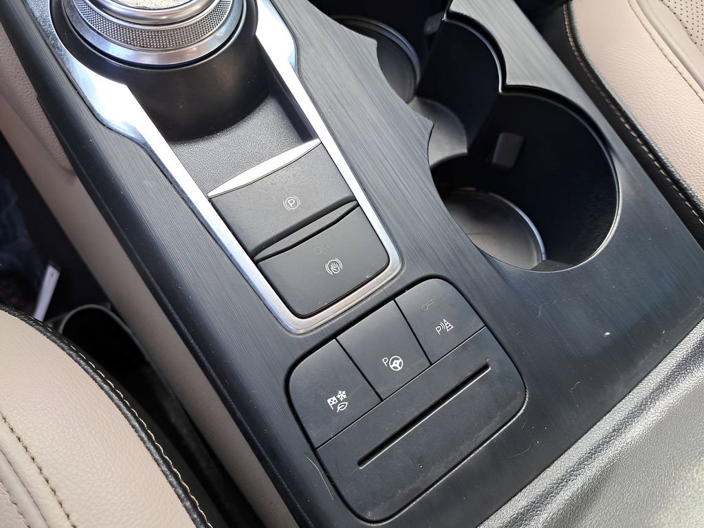 Used 2020 Ford Escape Titanium image 28