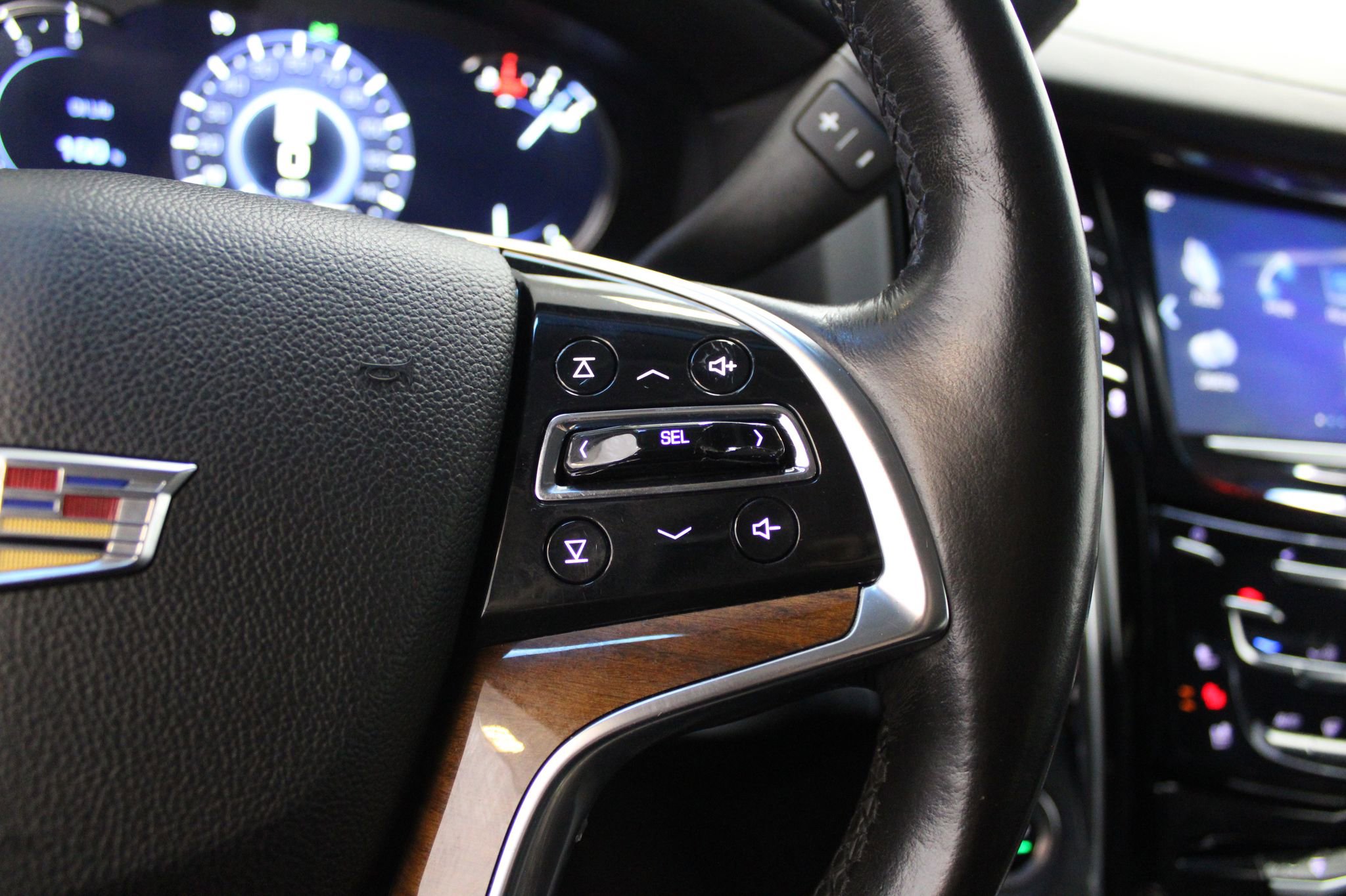 Used 2017 Cadillac Escalade ESV Luxury image 40