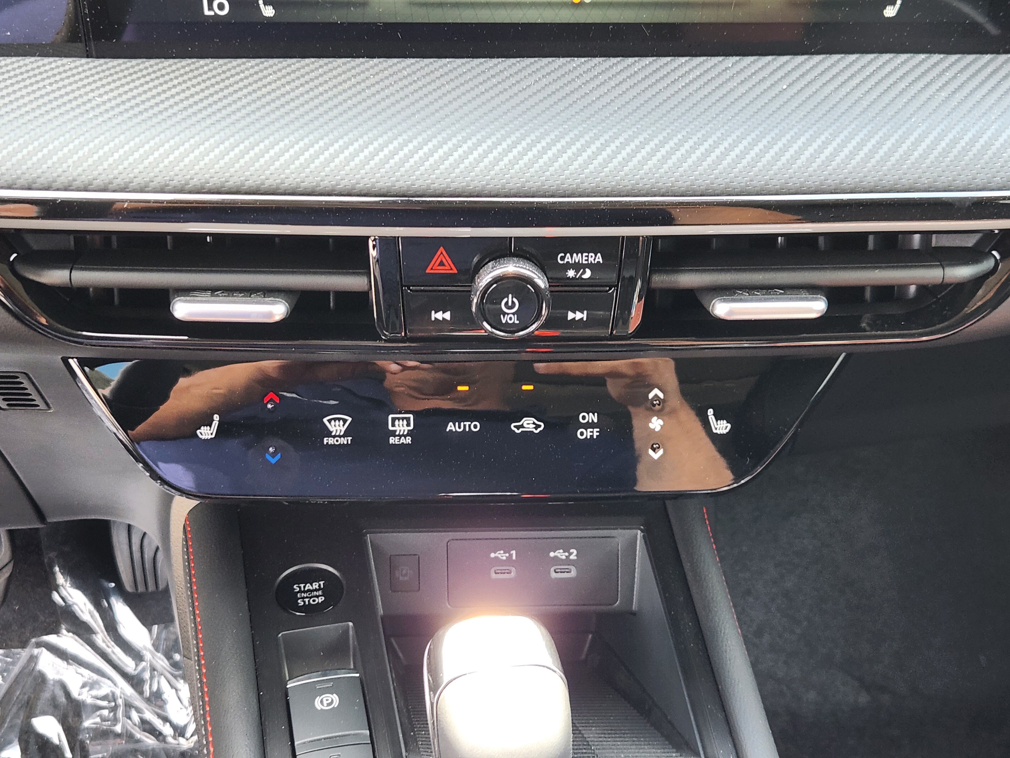 New 2025 Nissan Kicks SR w/ SR Premium Package AWD/4WD image 12
