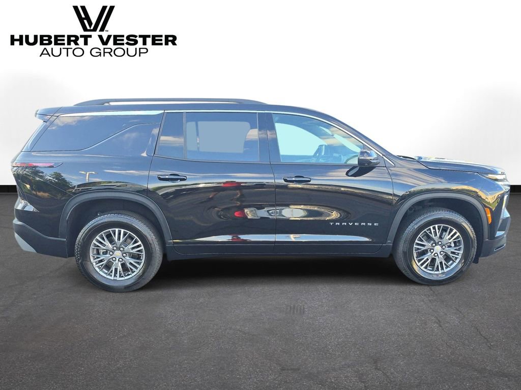 Used 2026 Chevrolet Traverse LT w/ Driver Confidence Package FWD image 5