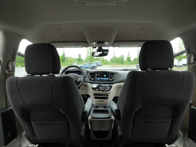 Used 2021 Chrysler Pacifica Touring FWD image 22