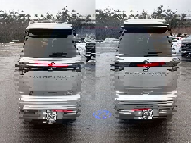 Used 2022 Nissan Pathfinder SL w/ Cargo Package image 5