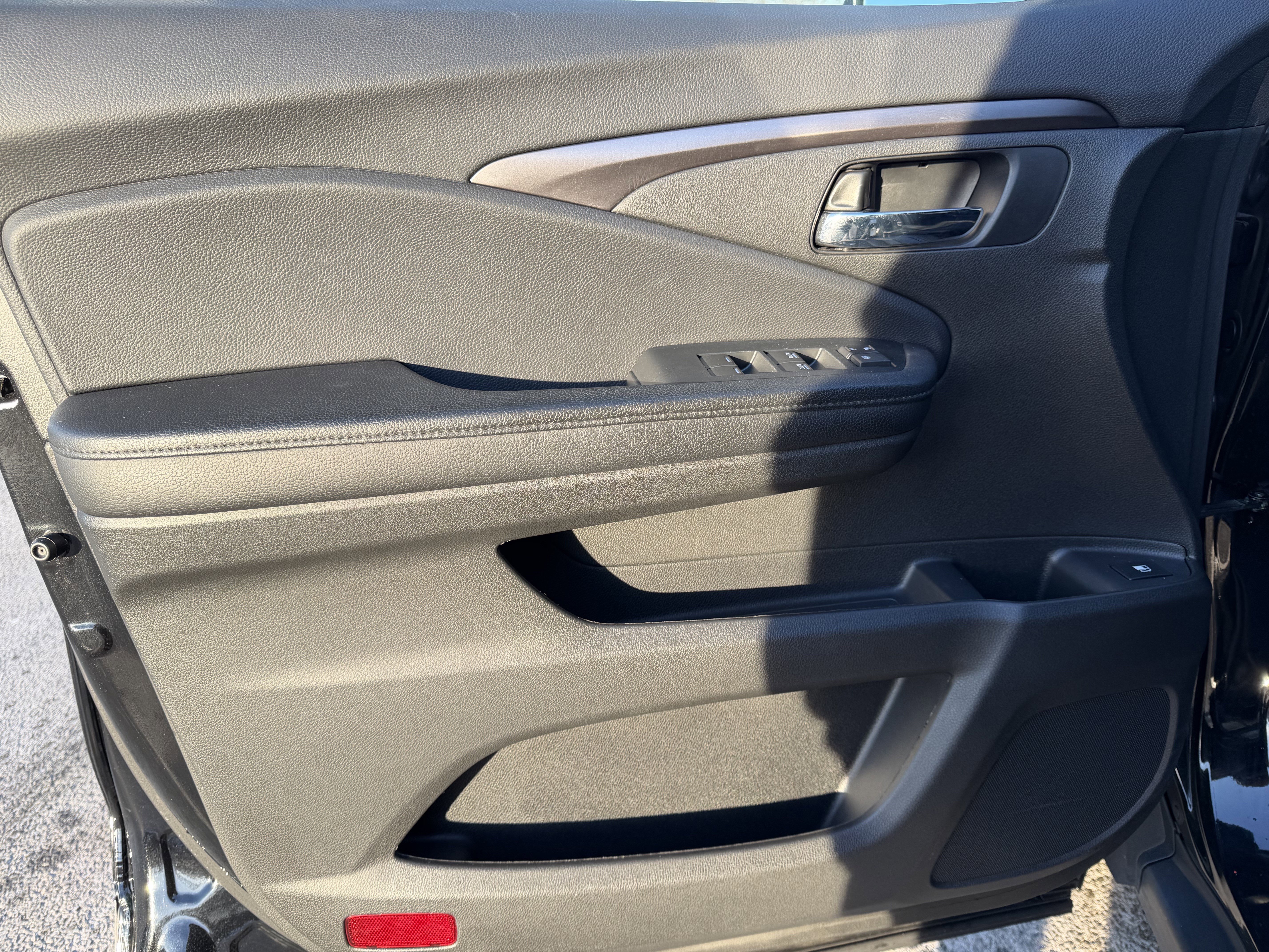 Used 2022 Honda Pilot Sport image 12