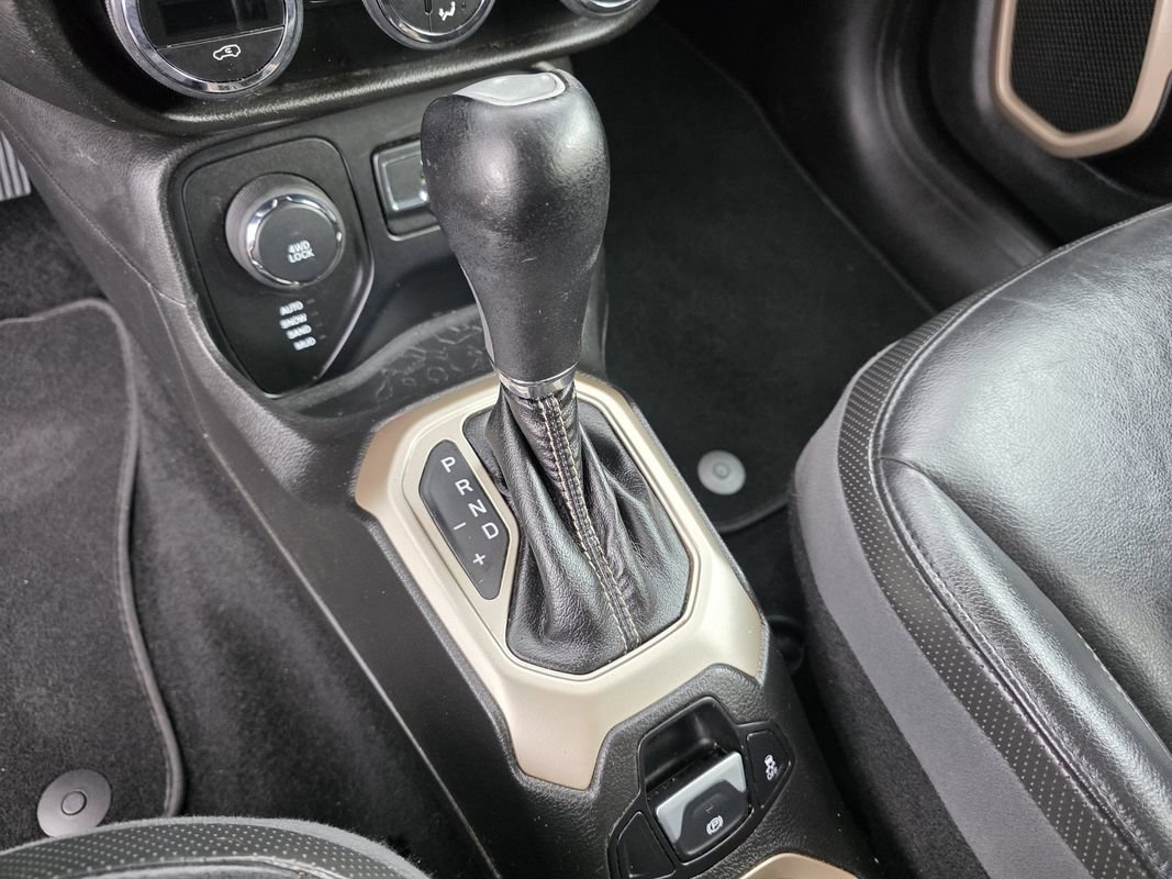 Used 2015 Jeep Renegade Limited AWD/4WD image 27