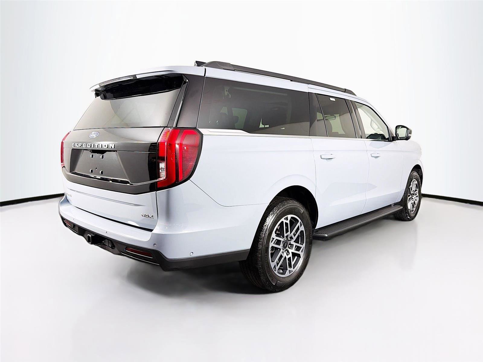 Used 2025 Ford Expedition Max Active AWD/4WD image 7