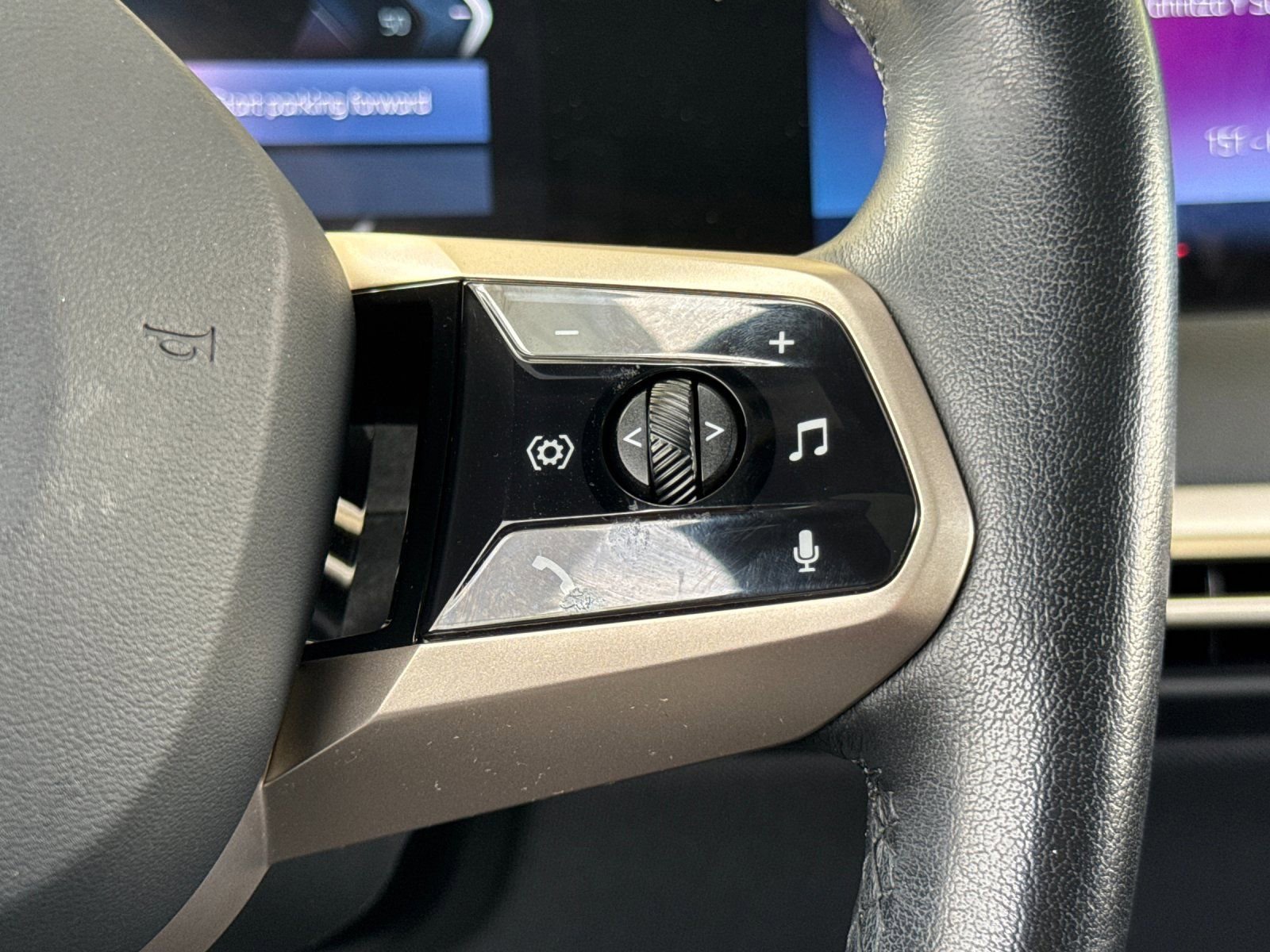 Used 2024 BMW iX xDrive50 w/ Premium Package image 30