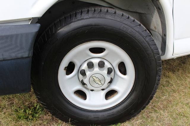 Used 2009 Chevrolet Express 2500 image 30