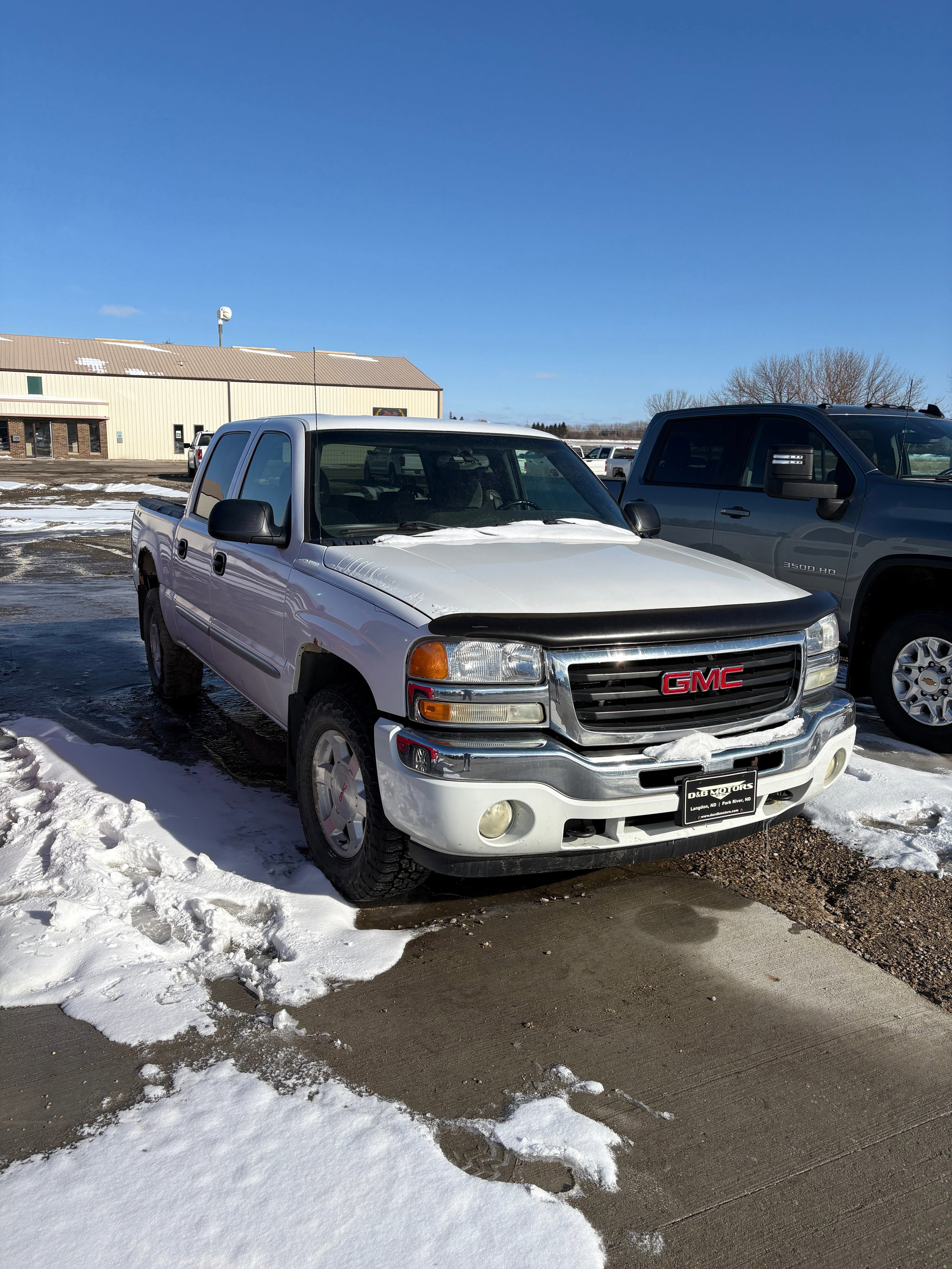 Used 2005 GMC Sierra 1500 SLE w/ Off-Road Package image 2