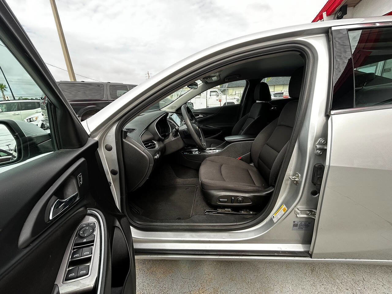 Used 2022 Chevrolet Malibu LT FWD image 8