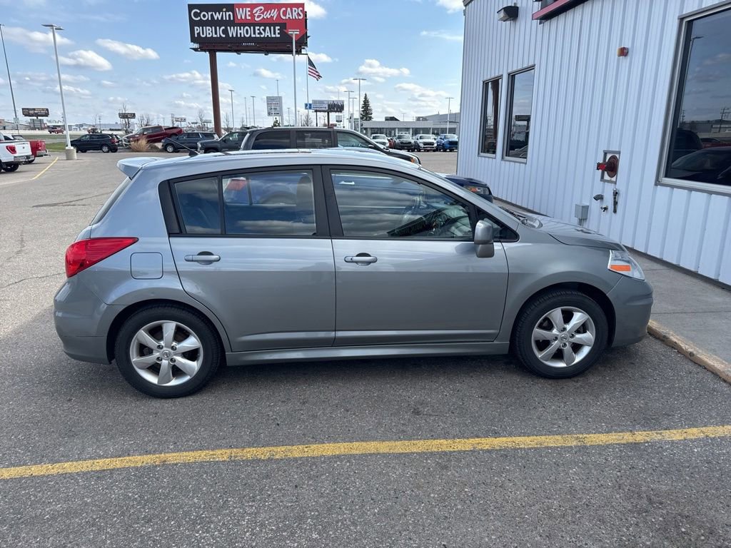 Used 2010 Nissan Versa Hatchback w/ Premium Pkg FWD image 9