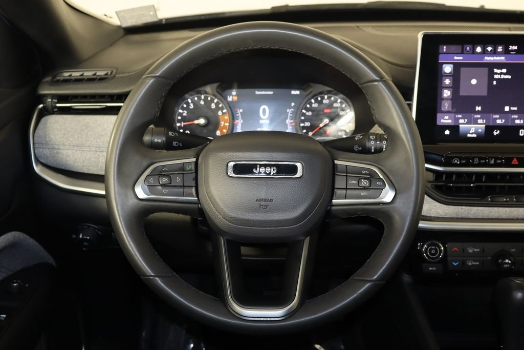 Used 2024 Jeep Compass Latitude AWD/4WD image 7