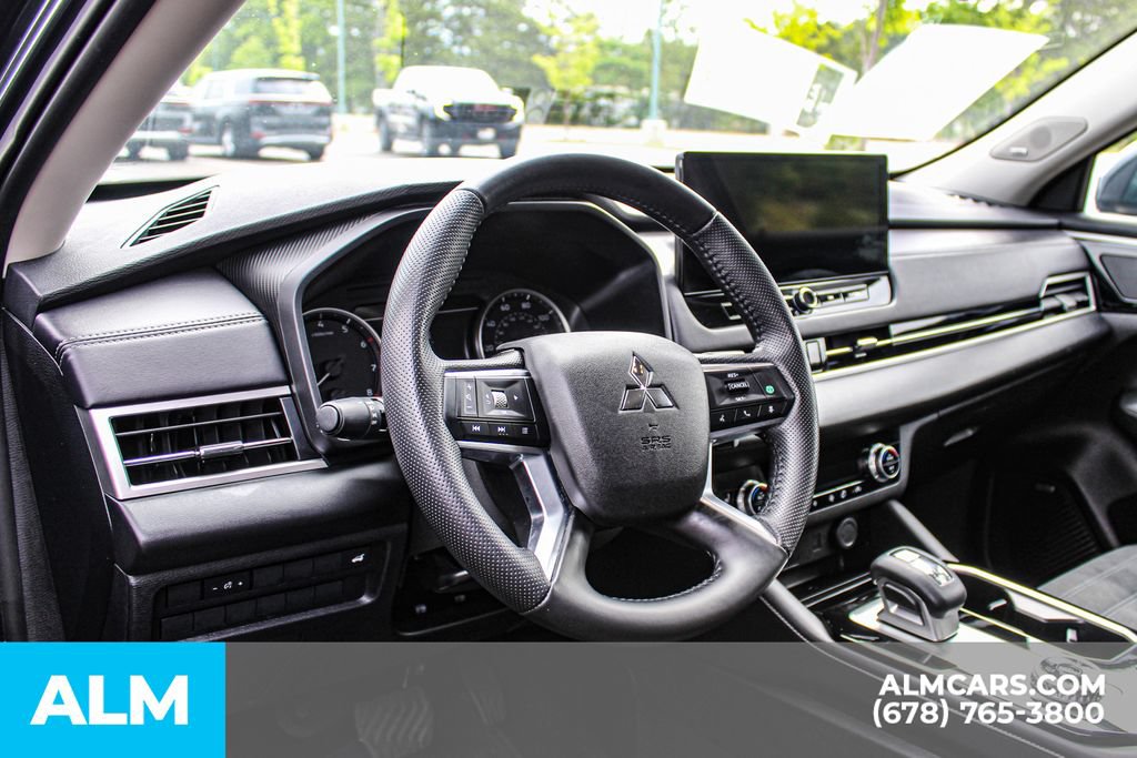 Used 2025 Mitsubishi Outlander SE FWD image 24