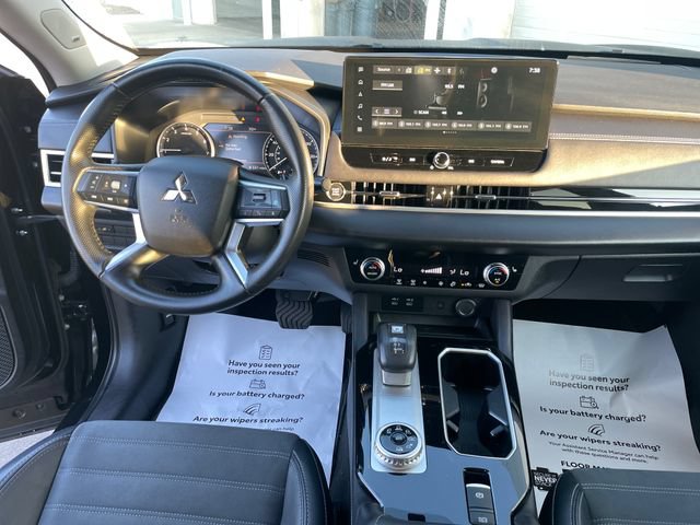Used 2025 Mitsubishi Outlander SE AWD/4WD image 16