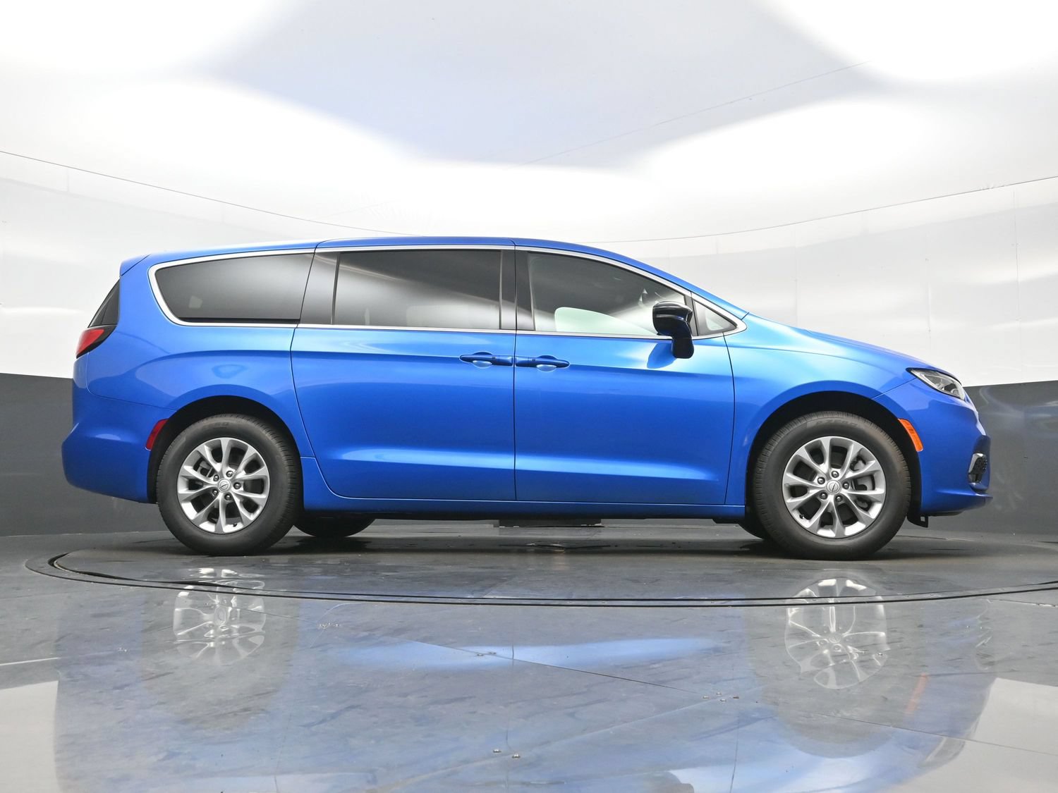 New 2026 Chrysler Pacifica Select AWD/4WD image 20