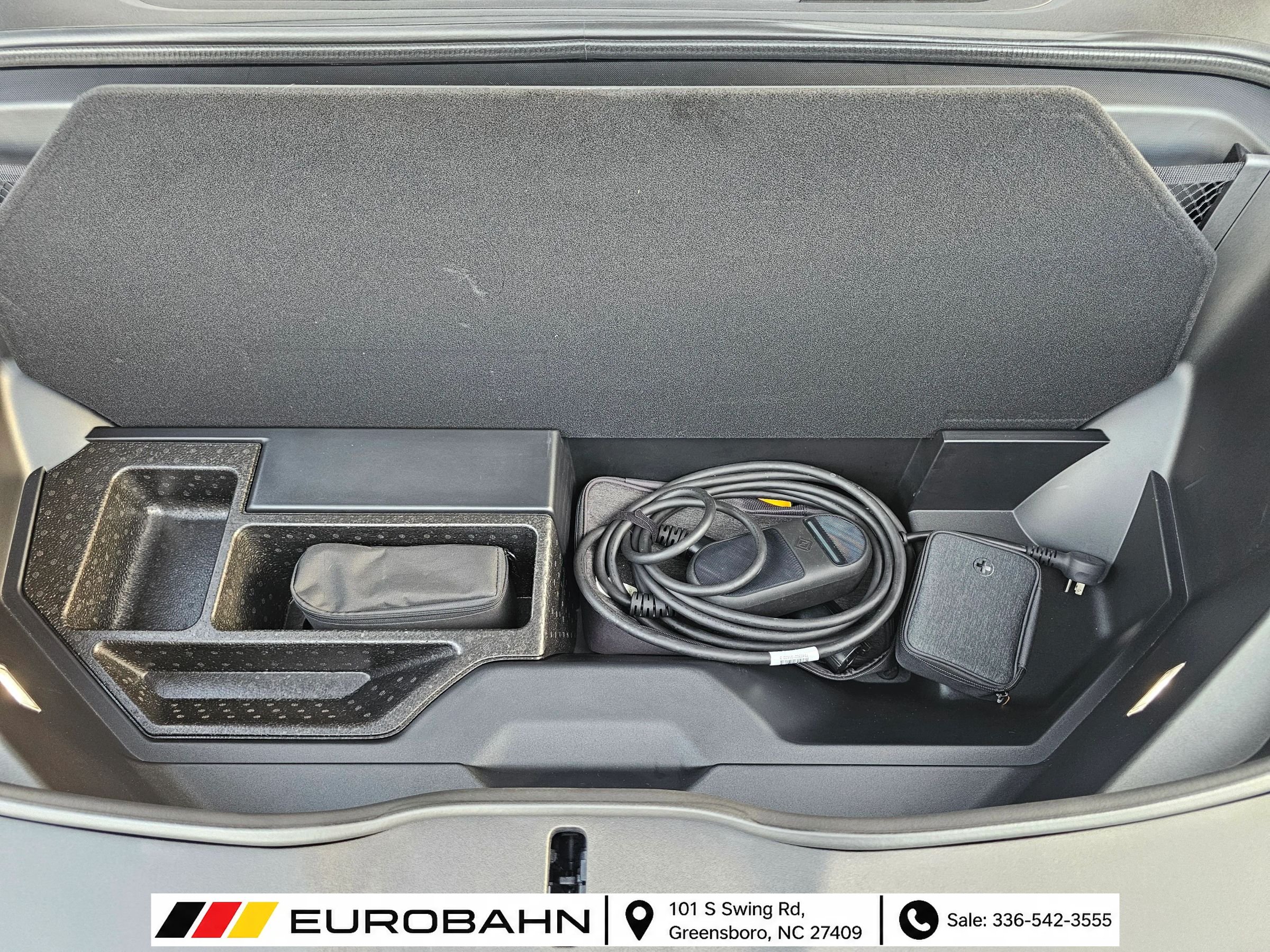 Used 2025 Rivian R1S Adventure Dual AWD/4WD image 39