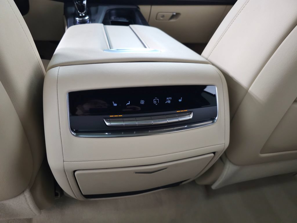 Used 2024 Cadillac Escalade Premium Luxury AWD/4WD image 39