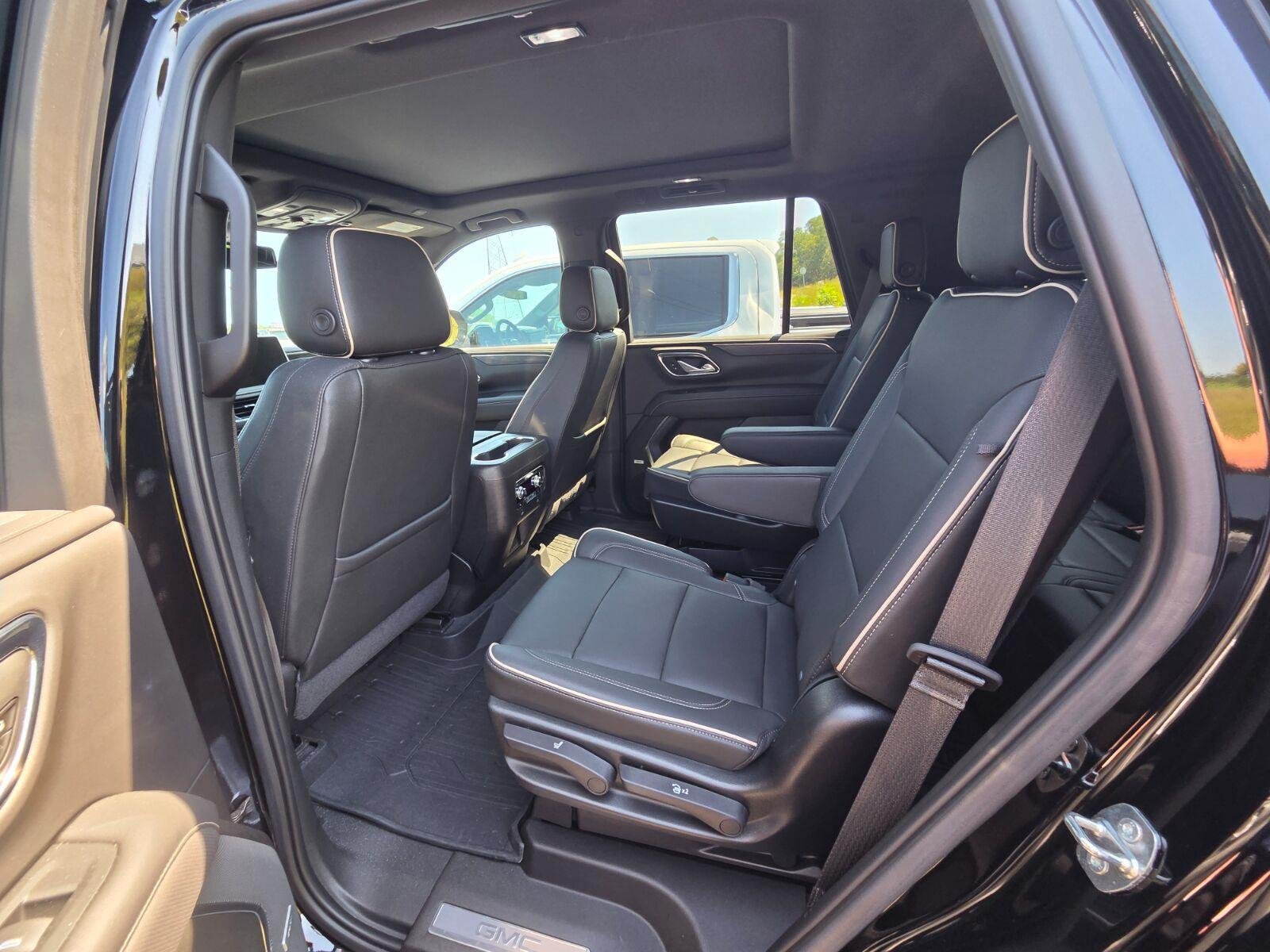 Used 2021 GMC Yukon SLT w/ SLT Premium Package AWD/4WD image 10