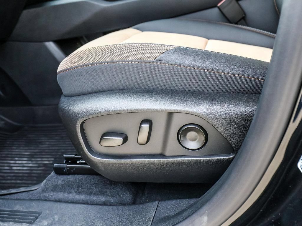New 2026 Chevrolet Equinox ACTIV w/ Convenience Package III AWD/4WD image 30