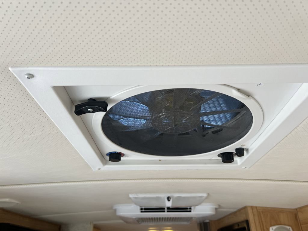 Used 2017 Ford E-450 and Econoline 450 Super Duty w/ Motorhome Prep Package image 86