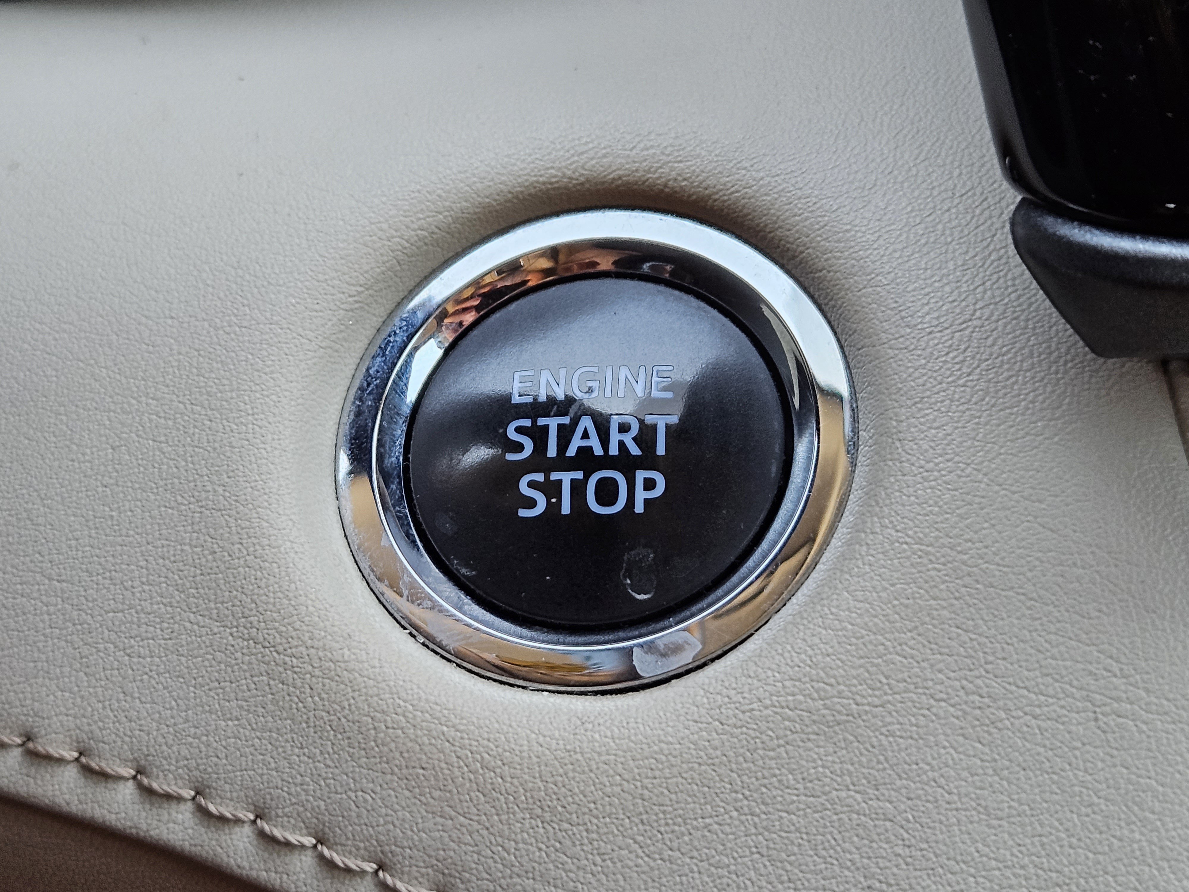 Used 2022 Toyota Highlander Limited FWD image 23
