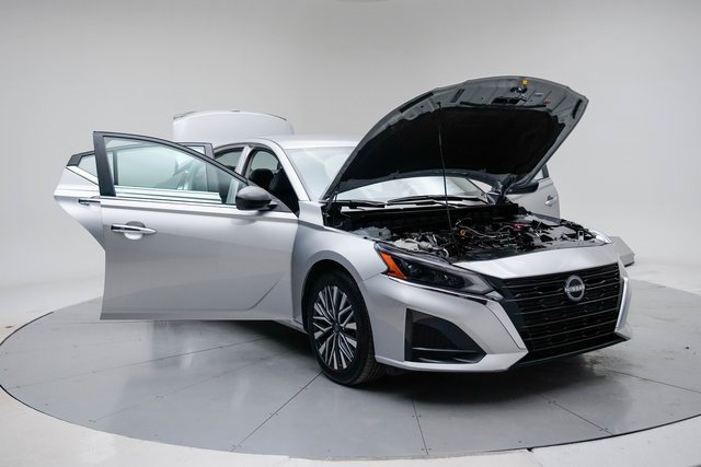 Used 2024 Nissan Altima 2.5 SV image 19