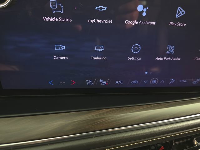 Used 2026 Chevrolet Suburban Premier AWD/4WD image 15