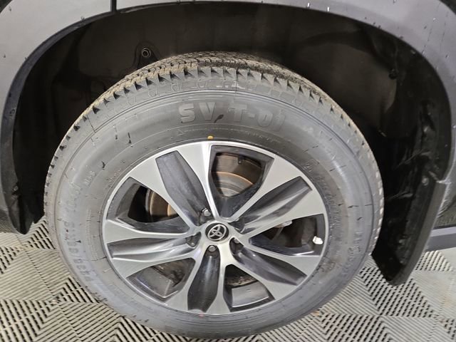 Used 2025 Toyota Highlander XLE AWD/4WD image 11