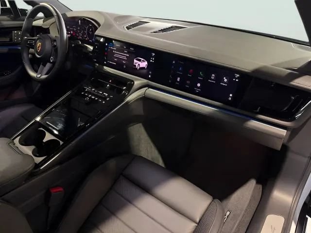 Used 2024 Porsche Panamera image 36