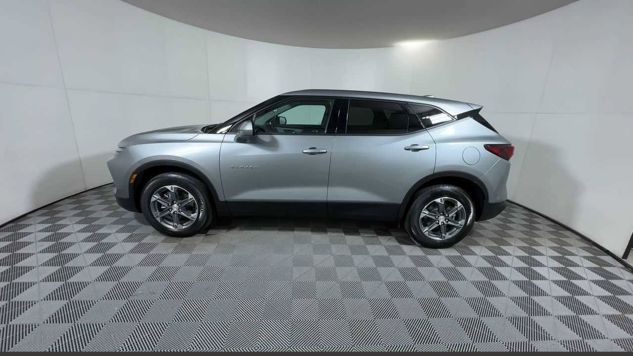 Certified 2025 Chevrolet Blazer LT AWD/4WD image 6