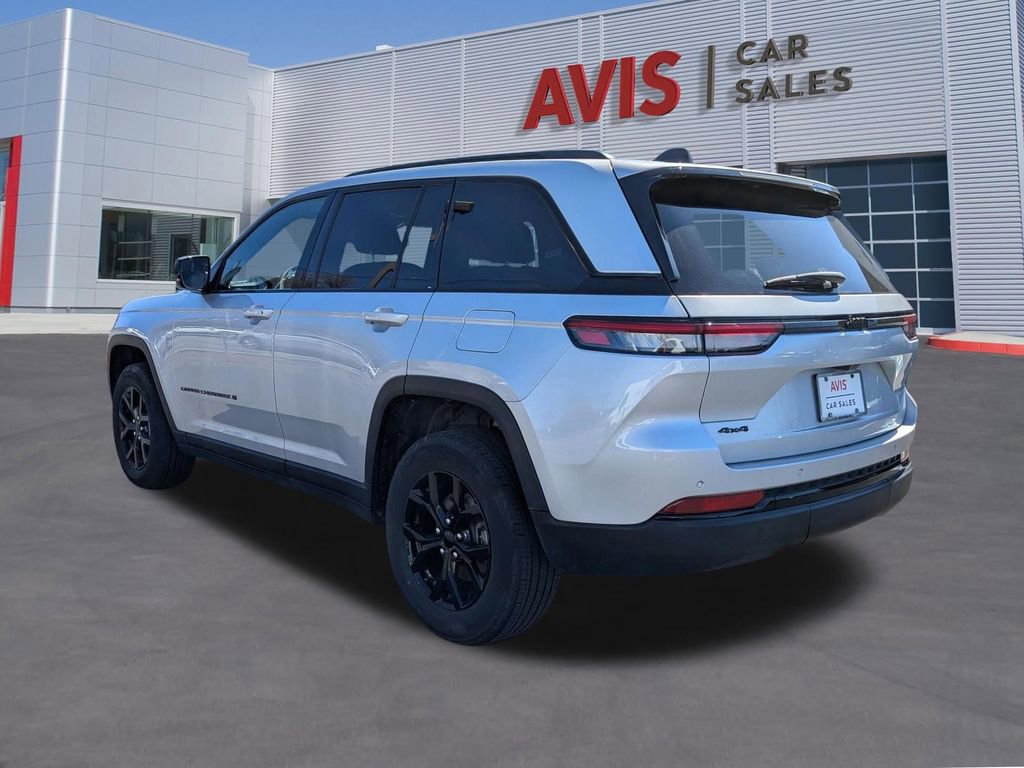 Used 2025 Jeep Grand Cherokee Altitude image 9