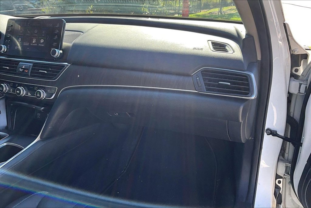 Used 2018 Honda Accord Touring image 18