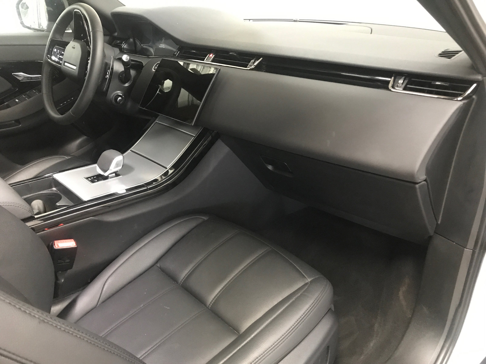 Used 2024 Land Rover Range Rover Evoque S AWD/4WD image 11