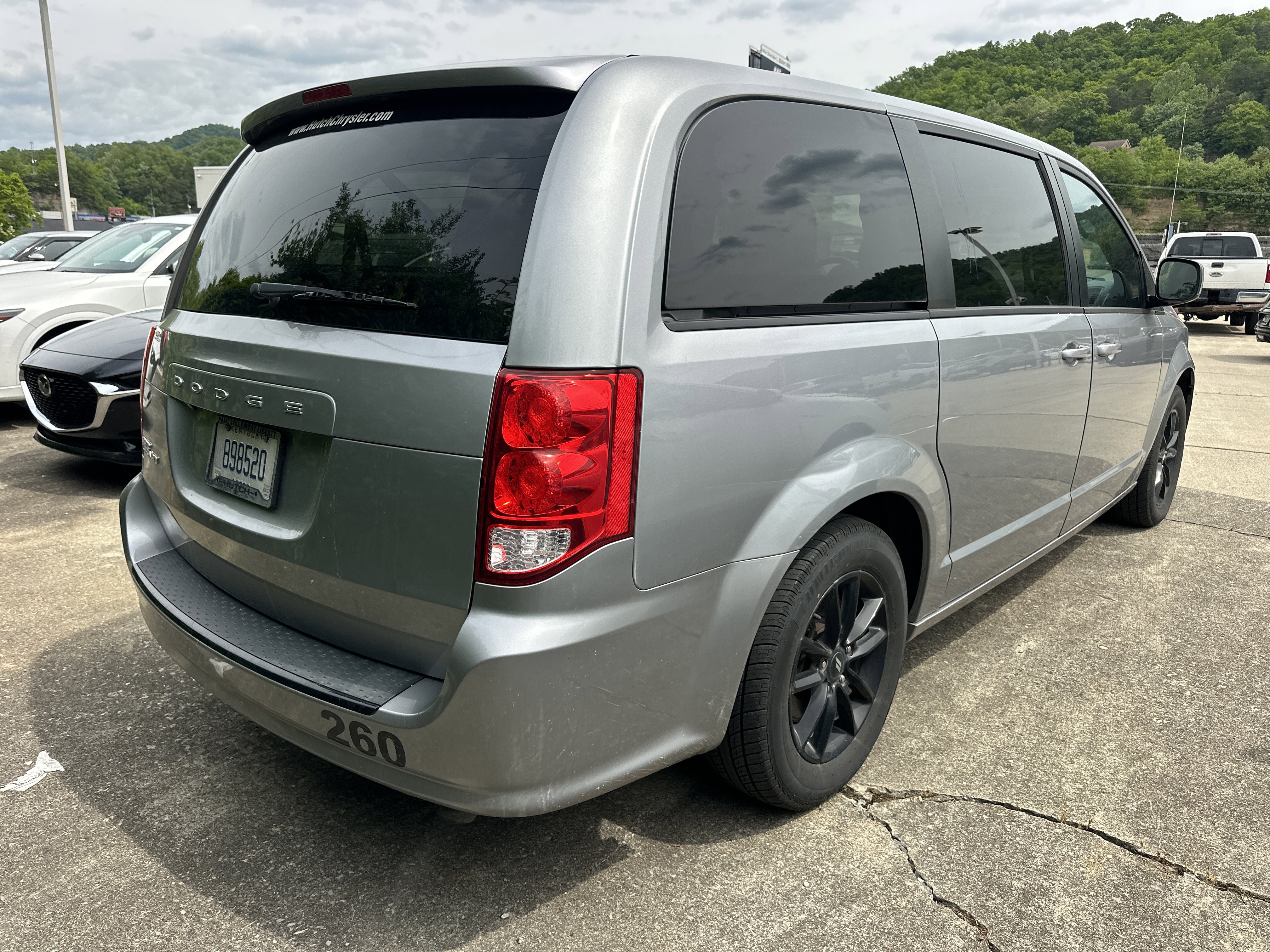 Used 2019 Dodge Grand Caravan SXT w/ Blacktop Package FWD image 4