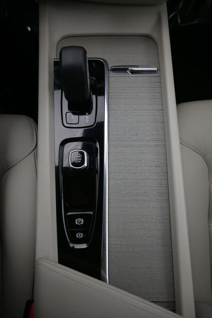 Used 2024 Volvo V60 B5 Cross Country Plus image 10