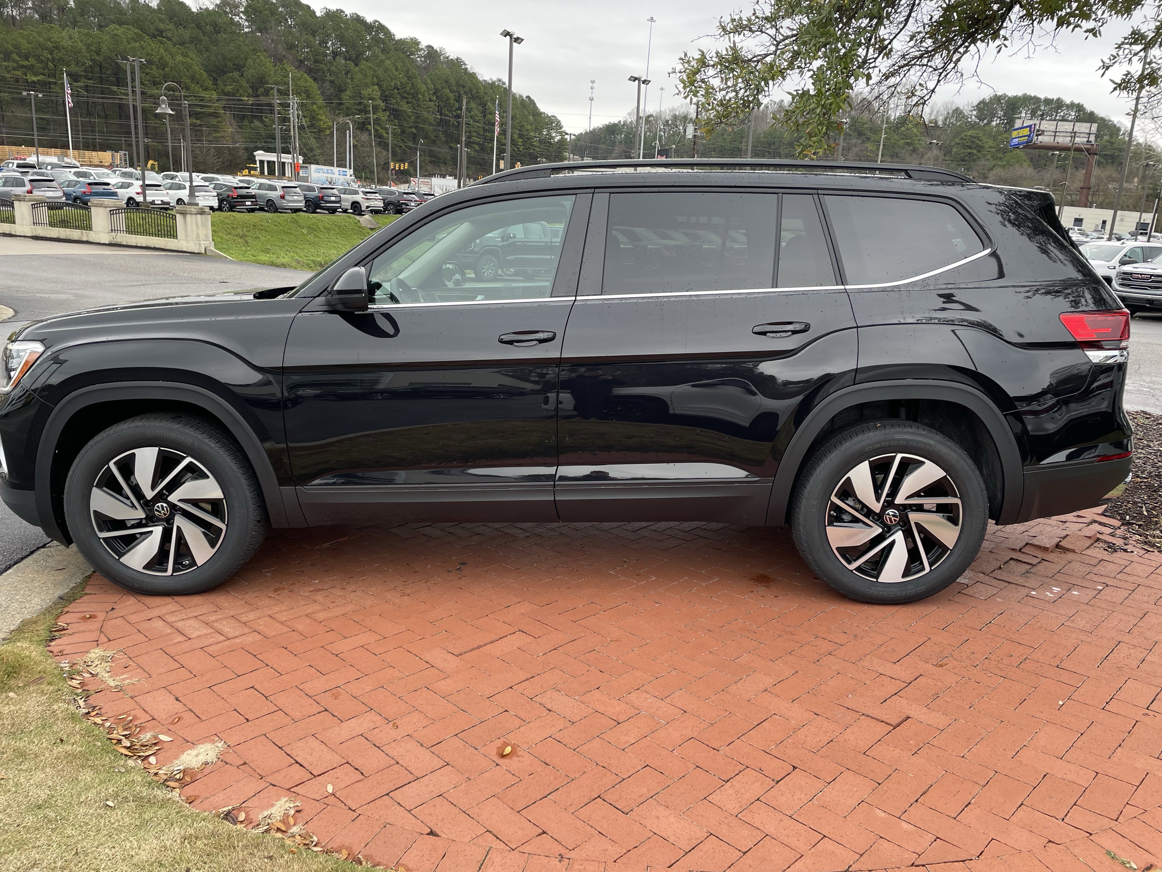 New 2026 Volkswagen Atlas SE image 7