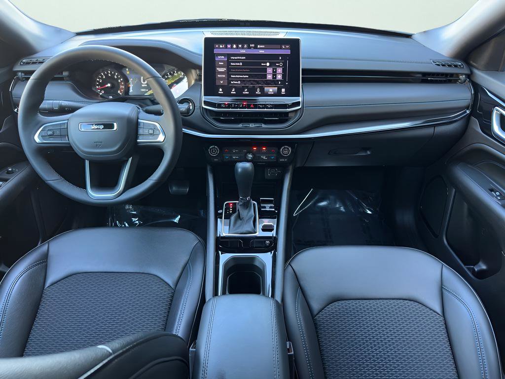 Used 2025 Jeep Compass Latitude w/ Convenience Group image 31