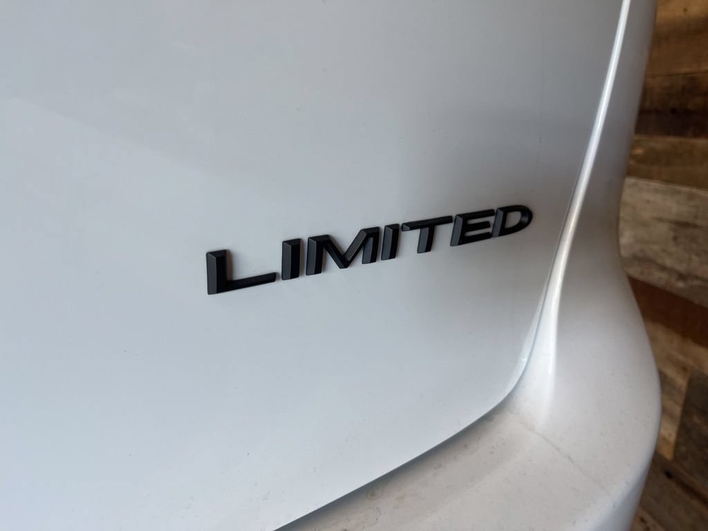 New 2027 Chrysler Pacifica Limited FWD image 22
