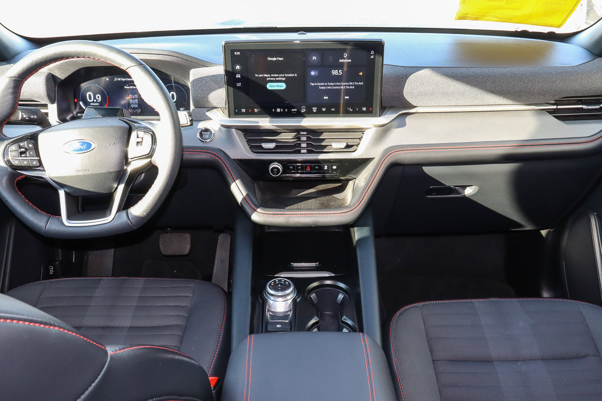 Used 2025 Ford Explorer ST-Line w/ ST-Line Street Pack image 11