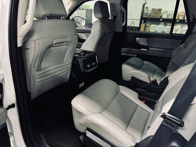 Used 2025 Ford Expedition Active image 23