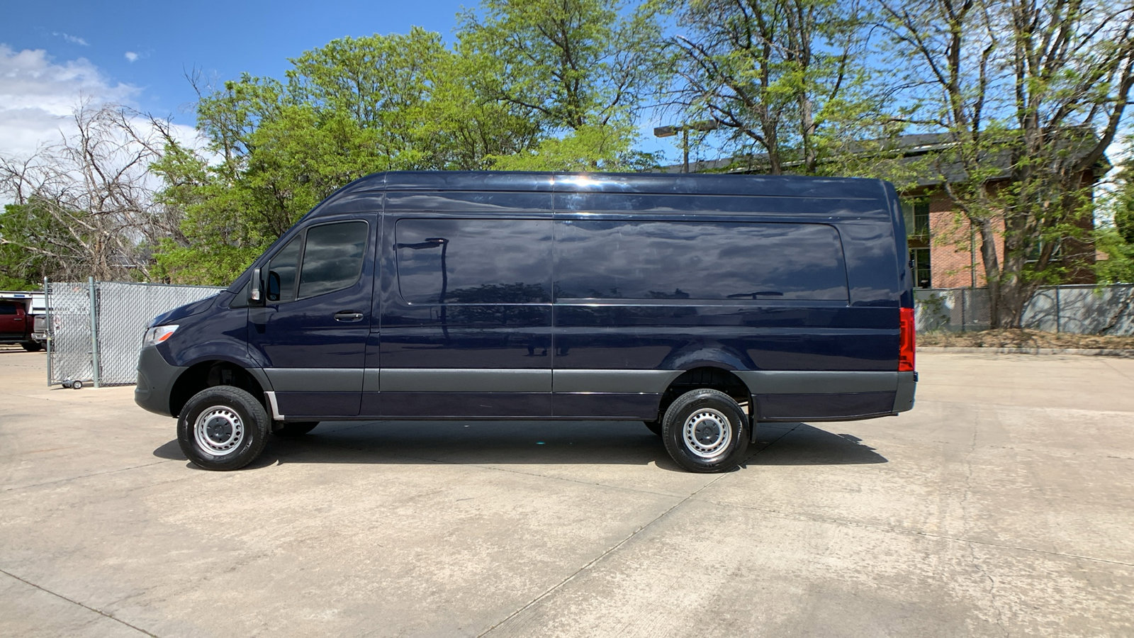 Used 2023 Mercedes-Benz Sprinter 2500 image 2