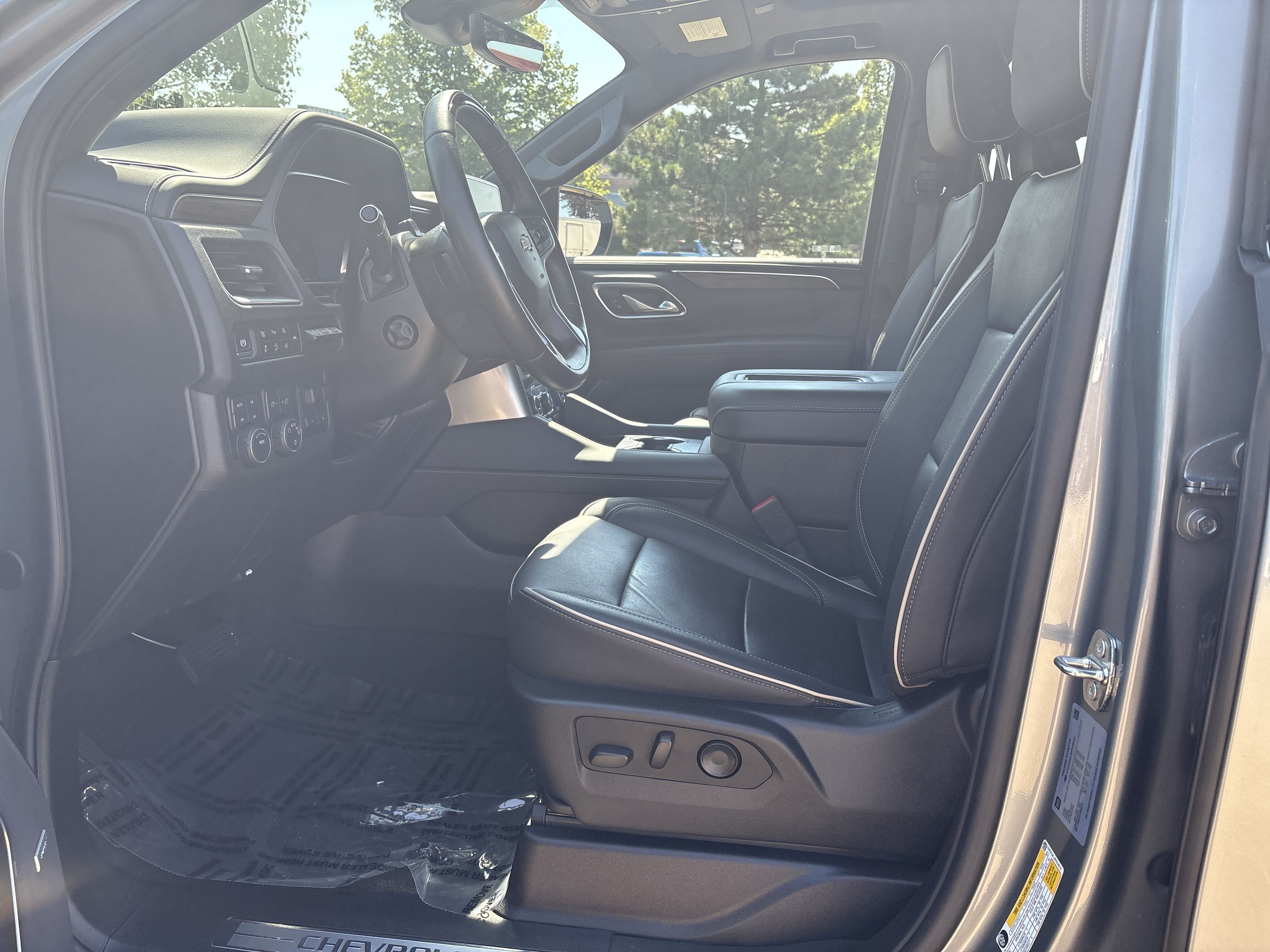 Used 2024 Chevrolet Tahoe Premier w/ Advanced Technology Package AWD/4WD image 11