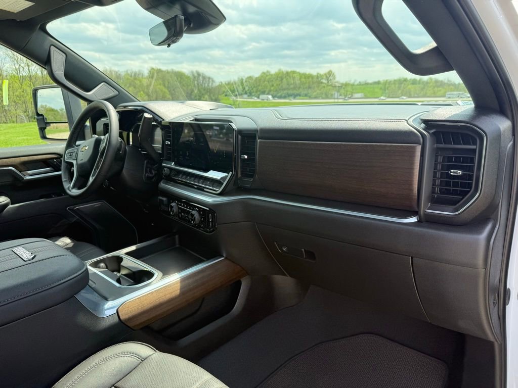 Used 2025 Chevrolet Silverado 2500 High Country w/ Technology Package image 29