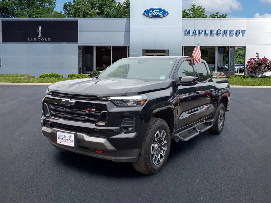 Used 2024 Chevrolet Colorado Z71 AWD/4WD image 2