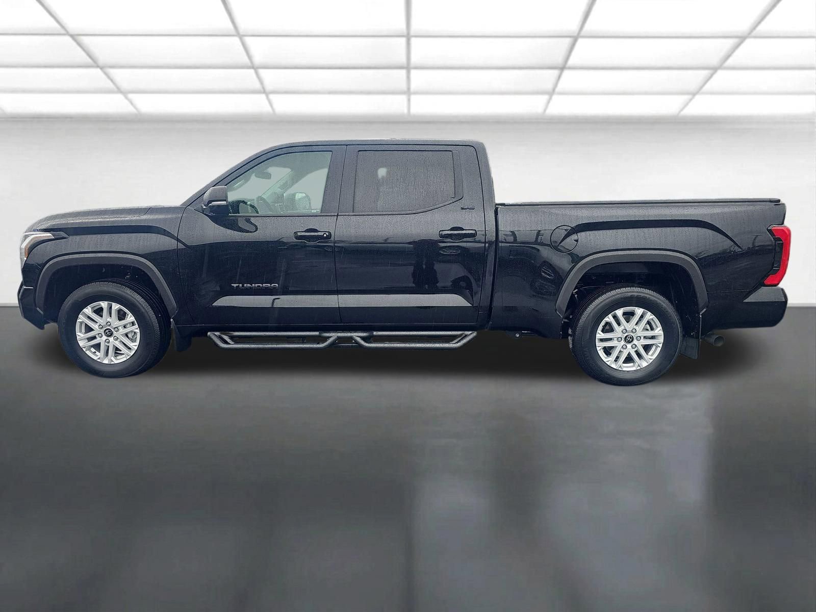 Used 2024 Toyota Tundra SR5 w/ SR5 Premium Package AWD/4WD image 8