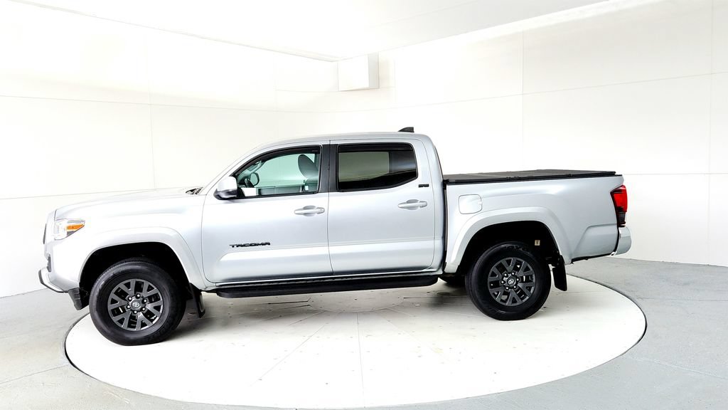 Certified 2022 Toyota Tacoma SR5 AWD/4WD image 3