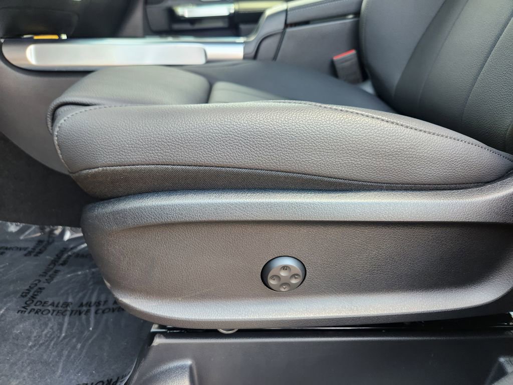 New 2025 Mercedes-Benz GLB 250 4MATIC image 24