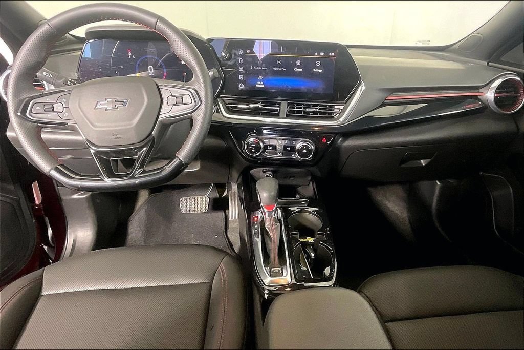 Used 2025 Chevrolet Trax RS w/ Sunroof Package FWD image 17
