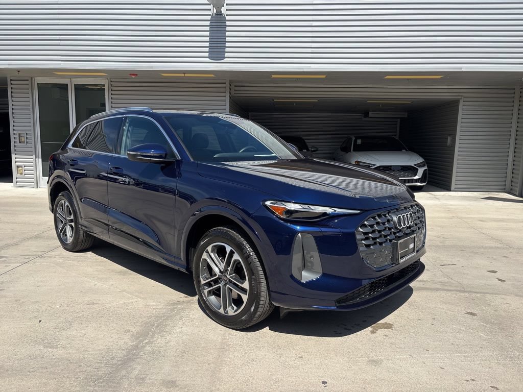 Certified 2025 Audi Q5 Premium w/ Convenience Package AWD/4WD image 3